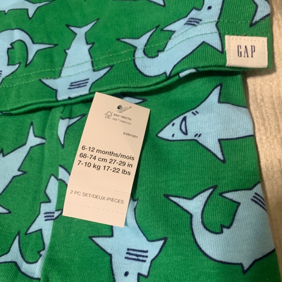 Baby GAP Organic Cotton Green & Blue Shark Pyjamas Sleepwear Infant PJ Set NWT - Picture 2 of 3